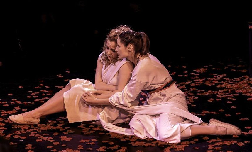 Антигона не может больше жить